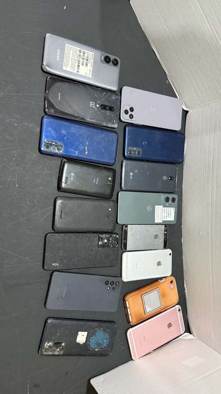 Lot of 16 Mixed Smartphones For Parts or Repair - iPhone Samsung Moto LG AS-IS